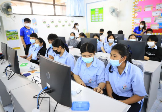 ภาพกิจกรรม  คณะวิทยาศาสตร์และเทคโนโลยี จัดค่ายวิทยาศาสตร์สัญจรโรงเรียนมัธยมพัชรกิติยาภา 2 กำแพงเพชร