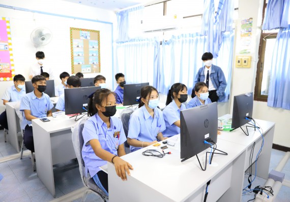 ภาพกิจกรรม  คณะวิทยาศาสตร์และเทคโนโลยี จัดค่ายวิทยาศาสตร์สัญจรโรงเรียนมัธยมพัชรกิติยาภา 2 กำแพงเพชร