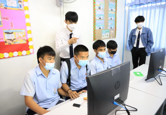 ภาพกิจกรรม  คณะวิทยาศาสตร์และเทคโนโลยี จัดค่ายวิทยาศาสตร์สัญจรโรงเรียนมัธยมพัชรกิติยาภา 2 กำแพงเพชร