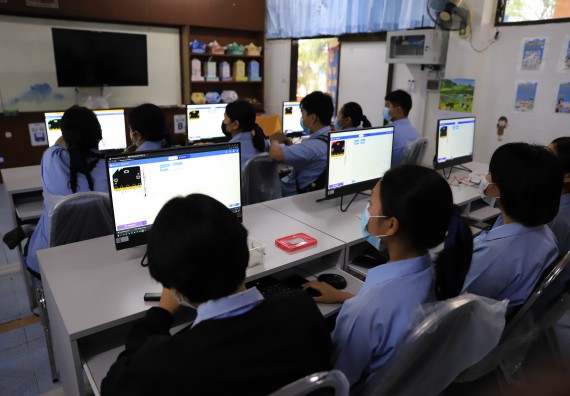 ภาพกิจกรรม  คณะวิทยาศาสตร์และเทคโนโลยี จัดค่ายวิทยาศาสตร์สัญจรโรงเรียนมัธยมพัชรกิติยาภา 2 กำแพงเพชร