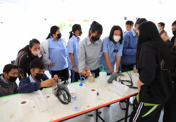 ภาพกิจกรรม  คณะวิทยาศาสตร์และเทคโนโลยี จัดค่ายวิทยาศาสตร์สัญจรโรงเรียนมัธยมพัชรกิติยาภา 2 กำแพงเพชร