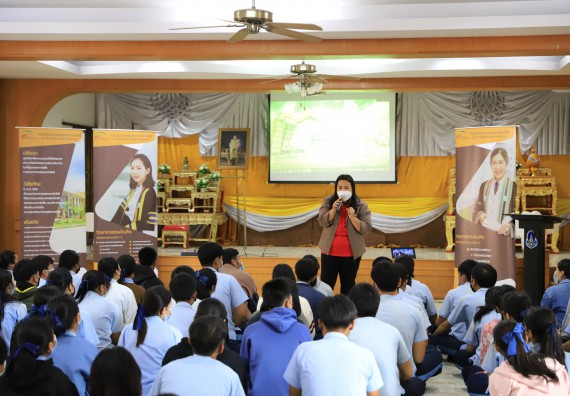 ภาพกิจกรรม  คณะวิทยาศาสตร์และเทคโนโลยี จัดค่ายวิทยาศาสตร์สัญจรโรงเรียนมัธยมพัชรกิติยาภา 2 กำแพงเพชร