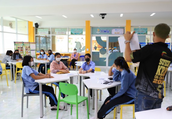 ภาพกิจกรรม  คณะวิทยาศาสตร์และเทคโนโลยี จัดค่ายวิทยาศาสตร์สัญจรโรงเรียนมัธยมพัชรกิติยาภา 2 กำแพงเพชร