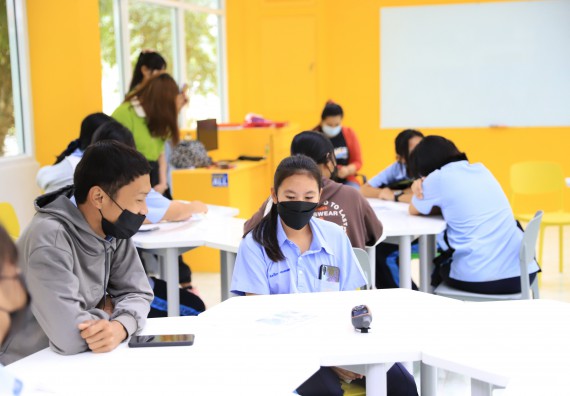 ภาพกิจกรรม  คณะวิทยาศาสตร์และเทคโนโลยี จัดค่ายวิทยาศาสตร์สัญจรโรงเรียนมัธยมพัชรกิติยาภา 2 กำแพงเพชร