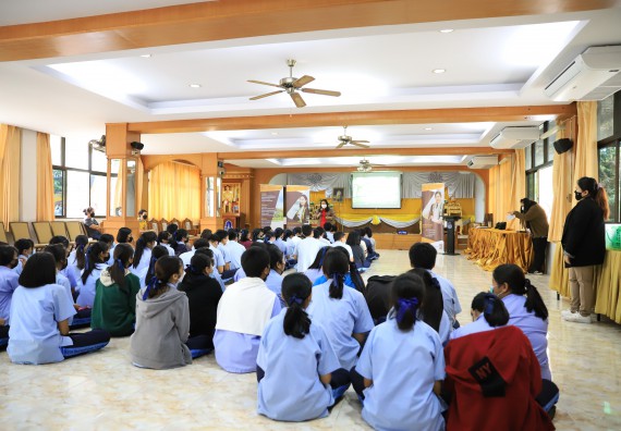 ภาพกิจกรรม  คณะวิทยาศาสตร์และเทคโนโลยี จัดค่ายวิทยาศาสตร์สัญจรโรงเรียนมัธยมพัชรกิติยาภา 2 กำแพงเพชร