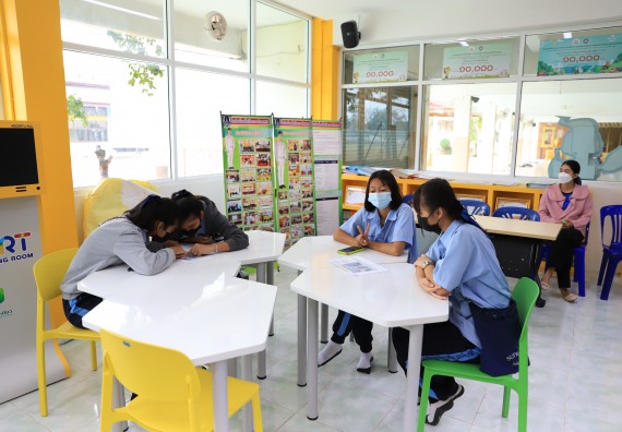 ภาพกิจกรรม  คณะวิทยาศาสตร์และเทคโนโลยี จัดค่ายวิทยาศาสตร์สัญจรโรงเรียนมัธยมพัชรกิติยาภา 2 กำแพงเพชร