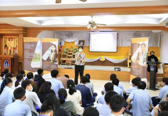 ภาพกิจกรรม  คณะวิทยาศาสตร์และเทคโนโลยี จัดค่ายวิทยาศาสตร์สัญจรโรงเรียนมัธยมพัชรกิติยาภา 2 กำแพงเพชร