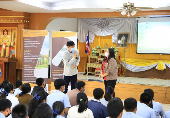 ภาพกิจกรรม  คณะวิทยาศาสตร์และเทคโนโลยี จัดค่ายวิทยาศาสตร์สัญจรโรงเรียนมัธยมพัชรกิติยาภา 2 กำแพงเพชร