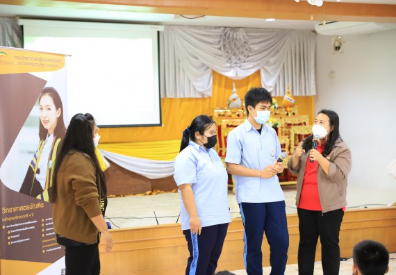 ภาพกิจกรรม  คณะวิทยาศาสตร์และเทคโนโลยี จัดค่ายวิทยาศาสตร์สัญจรโรงเรียนมัธยมพัชรกิติยาภา 2 กำแพงเพชร