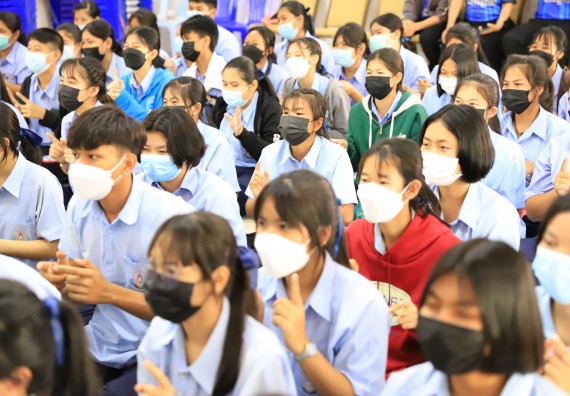 ภาพกิจกรรม  คณะวิทยาศาสตร์และเทคโนโลยี จัดค่ายวิทยาศาสตร์สัญจรโรงเรียนมัธยมพัชรกิติยาภา 2 กำแพงเพชร