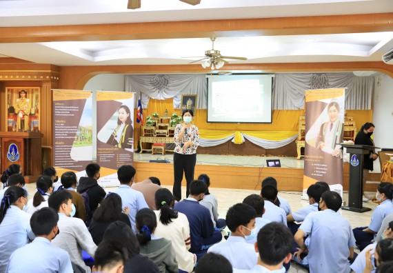 ภาพกิจกรรม  คณะวิทยาศาสตร์และเทคโนโลยี จัดค่ายวิทยาศาสตร์สัญจรโรงเรียนมัธยมพัชรกิติยาภา 2 กำแพงเพชร