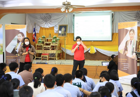 ภาพกิจกรรม  คณะวิทยาศาสตร์และเทคโนโลยี จัดค่ายวิทยาศาสตร์สัญจรโรงเรียนมัธยมพัชรกิติยาภา 2 กำแพงเพชร