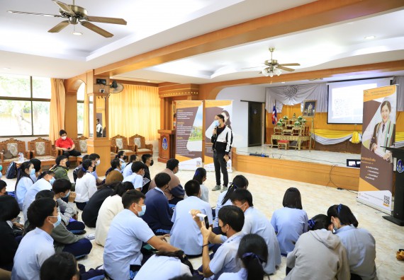 ภาพกิจกรรม  คณะวิทยาศาสตร์และเทคโนโลยี จัดค่ายวิทยาศาสตร์สัญจรโรงเรียนมัธยมพัชรกิติยาภา 2 กำแพงเพชร