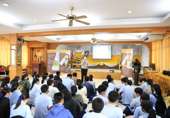 ภาพกิจกรรม  คณะวิทยาศาสตร์และเทคโนโลยี จัดค่ายวิทยาศาสตร์สัญจรโรงเรียนมัธยมพัชรกิติยาภา 2 กำแพงเพชร