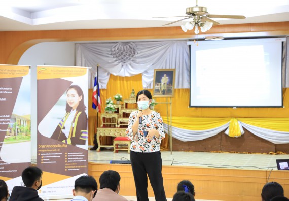 ภาพกิจกรรม  คณะวิทยาศาสตร์และเทคโนโลยี จัดค่ายวิทยาศาสตร์สัญจรโรงเรียนมัธยมพัชรกิติยาภา 2 กำแพงเพชร