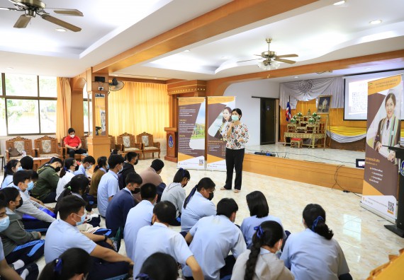 ภาพกิจกรรม  คณะวิทยาศาสตร์และเทคโนโลยี จัดค่ายวิทยาศาสตร์สัญจรโรงเรียนมัธยมพัชรกิติยาภา 2 กำแพงเพชร