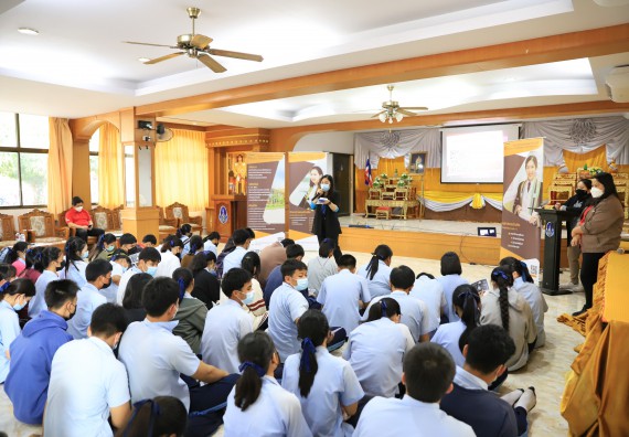 ภาพกิจกรรม  คณะวิทยาศาสตร์และเทคโนโลยี จัดค่ายวิทยาศาสตร์สัญจรโรงเรียนมัธยมพัชรกิติยาภา 2 กำแพงเพชร