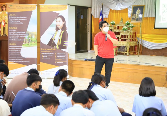 ภาพกิจกรรม  คณะวิทยาศาสตร์และเทคโนโลยี จัดค่ายวิทยาศาสตร์สัญจรโรงเรียนมัธยมพัชรกิติยาภา 2 กำแพงเพชร