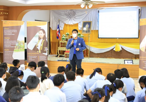 ภาพกิจกรรม  คณะวิทยาศาสตร์และเทคโนโลยี จัดค่ายวิทยาศาสตร์สัญจรโรงเรียนมัธยมพัชรกิติยาภา 2 กำแพงเพชร