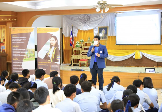 ภาพกิจกรรม  คณะวิทยาศาสตร์และเทคโนโลยี จัดค่ายวิทยาศาสตร์สัญจรโรงเรียนมัธยมพัชรกิติยาภา 2 กำแพงเพชร