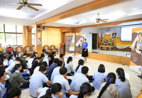 ภาพกิจกรรม  คณะวิทยาศาสตร์และเทคโนโลยี จัดค่ายวิทยาศาสตร์สัญจรโรงเรียนมัธยมพัชรกิติยาภา 2 กำแพงเพชร