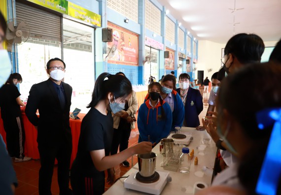 ภาพกิจกรรม  คณะวิทยาศาสตร์และเทคโนโลยี จัดค่ายวิทยาศาสตร์สัญจรโรงเรียนโกสัมพีวิทยา