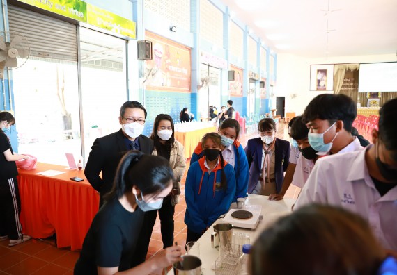 ภาพกิจกรรม  คณะวิทยาศาสตร์และเทคโนโลยี จัดค่ายวิทยาศาสตร์สัญจรโรงเรียนโกสัมพีวิทยา