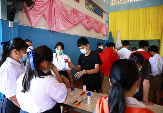 ภาพกิจกรรม  คณะวิทยาศาสตร์และเทคโนโลยี จัดค่ายวิทยาศาสตร์สัญจรโรงเรียนโกสัมพีวิทยา