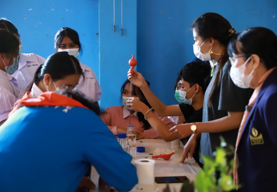 ภาพกิจกรรม  คณะวิทยาศาสตร์และเทคโนโลยี จัดค่ายวิทยาศาสตร์สัญจรโรงเรียนโกสัมพีวิทยา