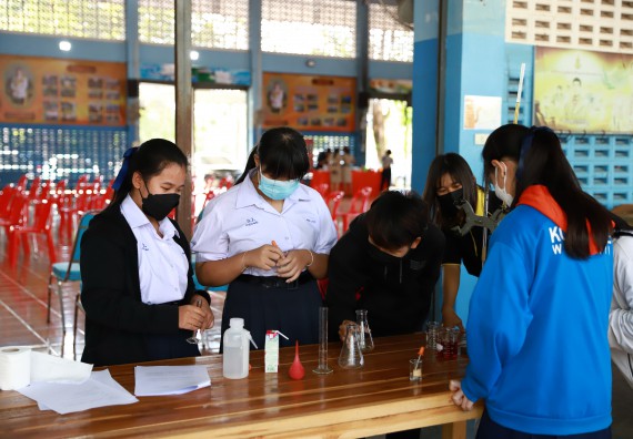 ภาพกิจกรรม  คณะวิทยาศาสตร์และเทคโนโลยี จัดค่ายวิทยาศาสตร์สัญจรโรงเรียนโกสัมพีวิทยา