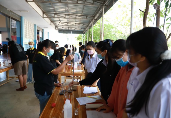 ภาพกิจกรรม  คณะวิทยาศาสตร์และเทคโนโลยี จัดค่ายวิทยาศาสตร์สัญจรโรงเรียนโกสัมพีวิทยา