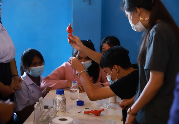 ภาพกิจกรรม  คณะวิทยาศาสตร์และเทคโนโลยี จัดค่ายวิทยาศาสตร์สัญจรโรงเรียนโกสัมพีวิทยา