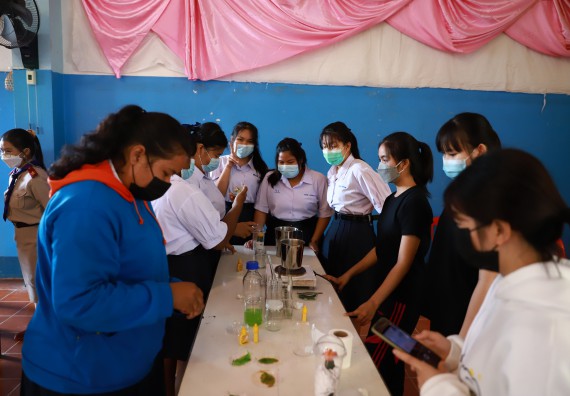 ภาพกิจกรรม  คณะวิทยาศาสตร์และเทคโนโลยี จัดค่ายวิทยาศาสตร์สัญจรโรงเรียนโกสัมพีวิทยา