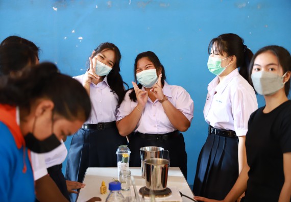 ภาพกิจกรรม  คณะวิทยาศาสตร์และเทคโนโลยี จัดค่ายวิทยาศาสตร์สัญจรโรงเรียนโกสัมพีวิทยา