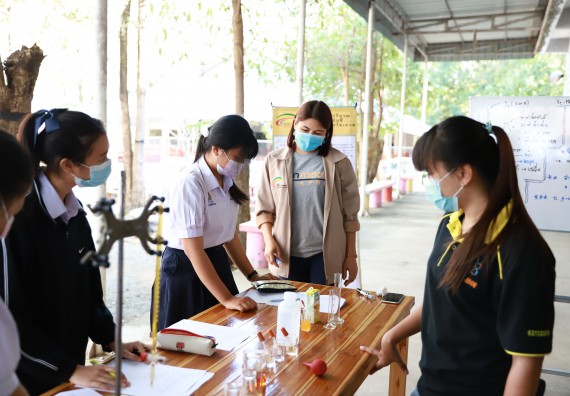 ภาพกิจกรรม  คณะวิทยาศาสตร์และเทคโนโลยี จัดค่ายวิทยาศาสตร์สัญจรโรงเรียนโกสัมพีวิทยา
