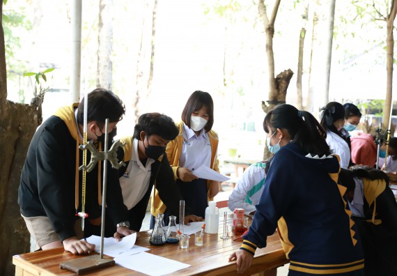 ภาพกิจกรรม  คณะวิทยาศาสตร์และเทคโนโลยี จัดค่ายวิทยาศาสตร์สัญจรโรงเรียนโกสัมพีวิทยา