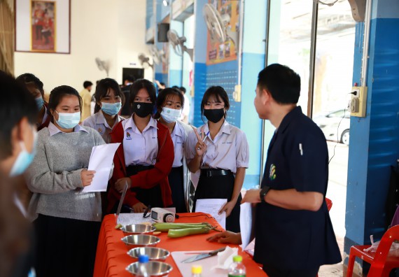 ภาพกิจกรรม  คณะวิทยาศาสตร์และเทคโนโลยี จัดค่ายวิทยาศาสตร์สัญจรโรงเรียนโกสัมพีวิทยา