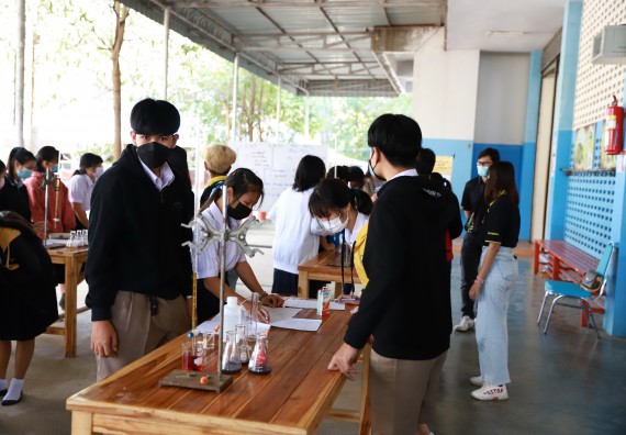 ภาพกิจกรรม  คณะวิทยาศาสตร์และเทคโนโลยี จัดค่ายวิทยาศาสตร์สัญจรโรงเรียนโกสัมพีวิทยา