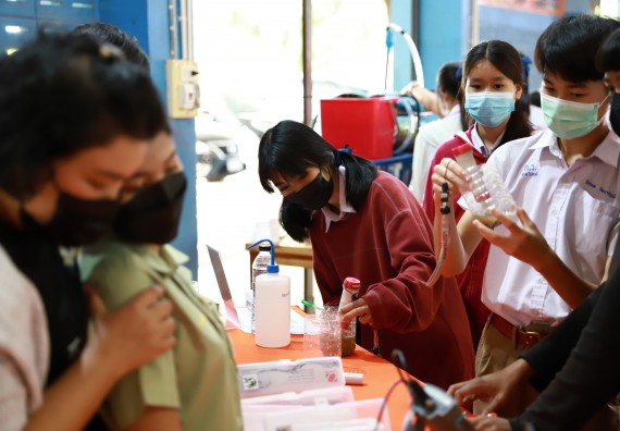 ภาพกิจกรรม  คณะวิทยาศาสตร์และเทคโนโลยี จัดค่ายวิทยาศาสตร์สัญจรโรงเรียนโกสัมพีวิทยา