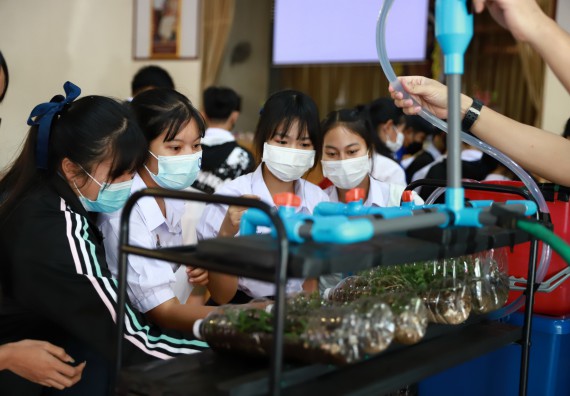 ภาพกิจกรรม  คณะวิทยาศาสตร์และเทคโนโลยี จัดค่ายวิทยาศาสตร์สัญจรโรงเรียนโกสัมพีวิทยา