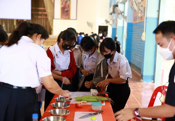 ภาพกิจกรรม  คณะวิทยาศาสตร์และเทคโนโลยี จัดค่ายวิทยาศาสตร์สัญจรโรงเรียนโกสัมพีวิทยา