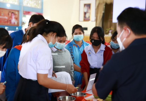 ภาพกิจกรรม  คณะวิทยาศาสตร์และเทคโนโลยี จัดค่ายวิทยาศาสตร์สัญจรโรงเรียนโกสัมพีวิทยา