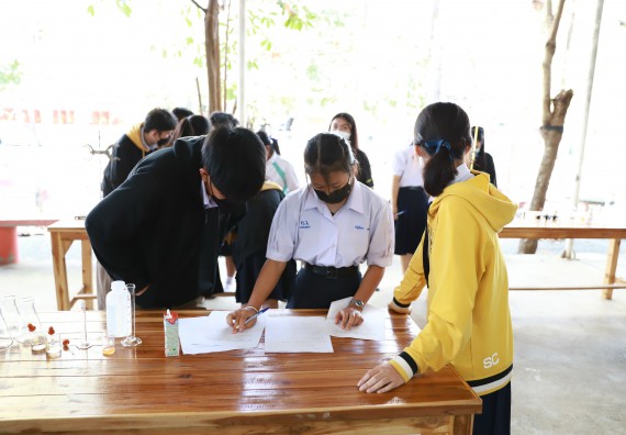 ภาพกิจกรรม  คณะวิทยาศาสตร์และเทคโนโลยี จัดค่ายวิทยาศาสตร์สัญจรโรงเรียนโกสัมพีวิทยา