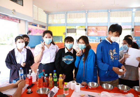 ภาพกิจกรรม  คณะวิทยาศาสตร์และเทคโนโลยี จัดค่ายวิทยาศาสตร์สัญจรโรงเรียนโกสัมพีวิทยา