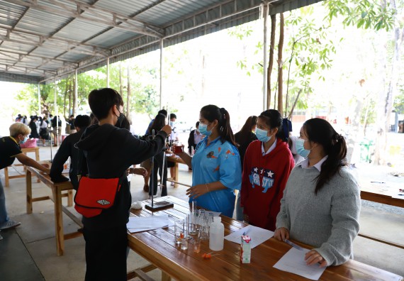 ภาพกิจกรรม  คณะวิทยาศาสตร์และเทคโนโลยี จัดค่ายวิทยาศาสตร์สัญจรโรงเรียนโกสัมพีวิทยา