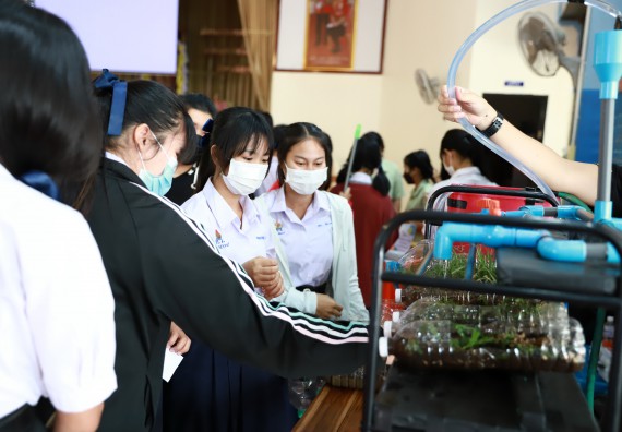 ภาพกิจกรรม  คณะวิทยาศาสตร์และเทคโนโลยี จัดค่ายวิทยาศาสตร์สัญจรโรงเรียนโกสัมพีวิทยา