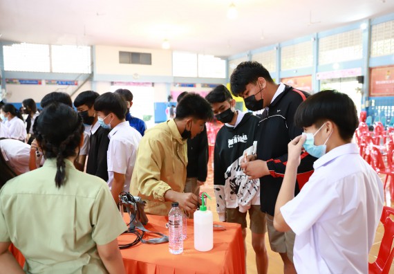 ภาพกิจกรรม  คณะวิทยาศาสตร์และเทคโนโลยี จัดค่ายวิทยาศาสตร์สัญจรโรงเรียนโกสัมพีวิทยา