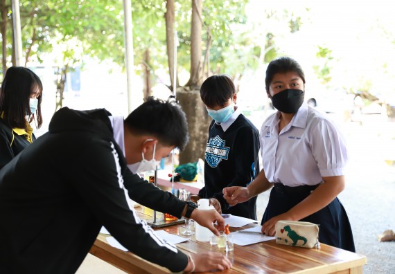 ภาพกิจกรรม  คณะวิทยาศาสตร์และเทคโนโลยี จัดค่ายวิทยาศาสตร์สัญจรโรงเรียนโกสัมพีวิทยา