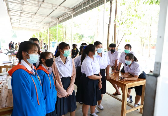 ภาพกิจกรรม  คณะวิทยาศาสตร์และเทคโนโลยี จัดค่ายวิทยาศาสตร์สัญจรโรงเรียนโกสัมพีวิทยา