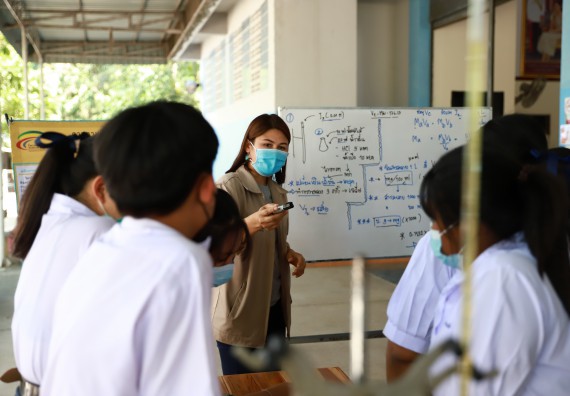 ภาพกิจกรรม  คณะวิทยาศาสตร์และเทคโนโลยี จัดค่ายวิทยาศาสตร์สัญจรโรงเรียนโกสัมพีวิทยา